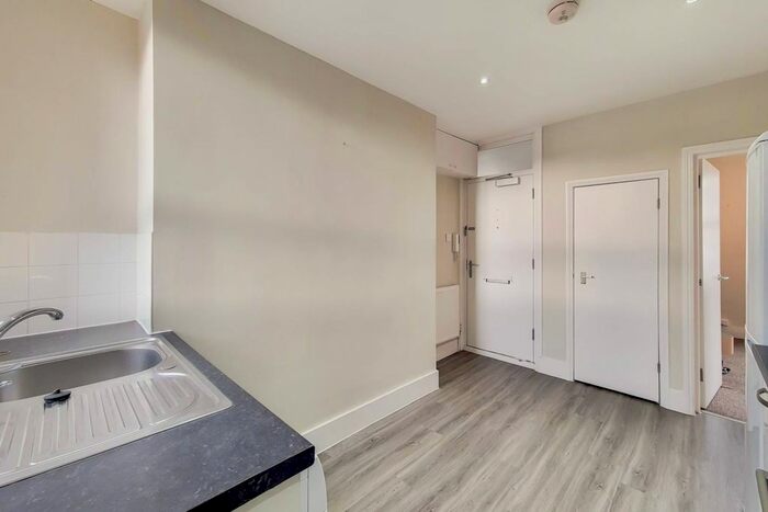 1 Bedroom Flat To Rent In Temple Street, Bethnal Green, London, E2