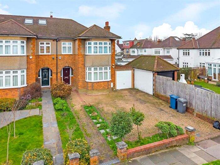 3 Bedroom Semi-Detached House For Sale In Heddon Court Avenue, Barnet, EN4