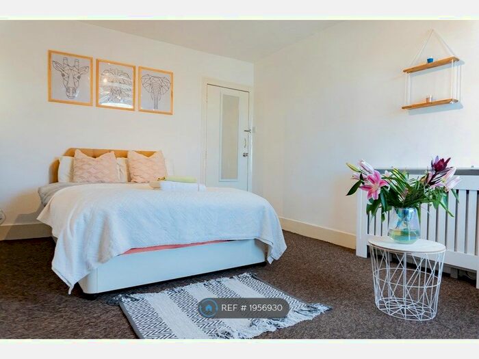 1 Bedroom Flat To Rent In Elphinstone Road, Southsea, PO5