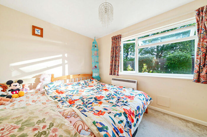 2 Bedroom Apartment For Sale In Thornton Close, Guildford, Surrey, GU2