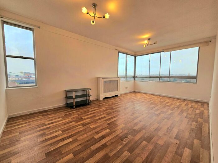 2 Bedroom Apartment To Rent In The Mall, Bromley, BR1