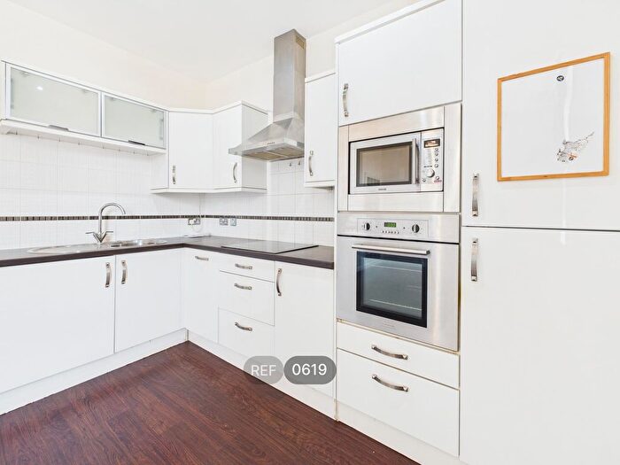 1 Bedroom Flat To Rent In Peel Court, Spring Bank, HU3