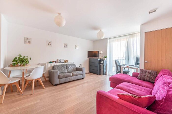 1 Bedroom Flat For Sale In Flowers Close, Dollis Hill, London, NW2