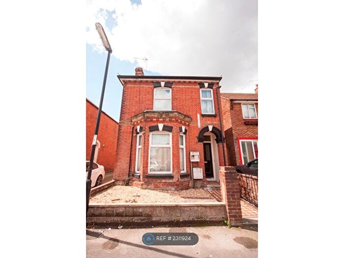 8 Bedroom Detached House To Rent In Cambridge Road, Southampton, SO14