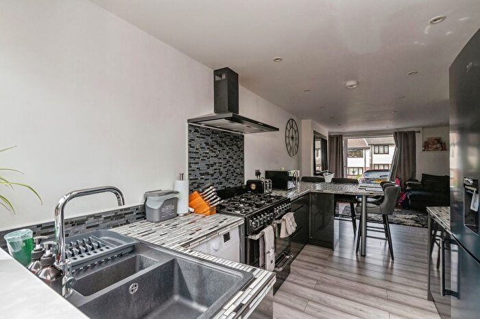 3 Bedroom Terraced House For Sale In Salesbury Drive, Billericay, Essex, CM11