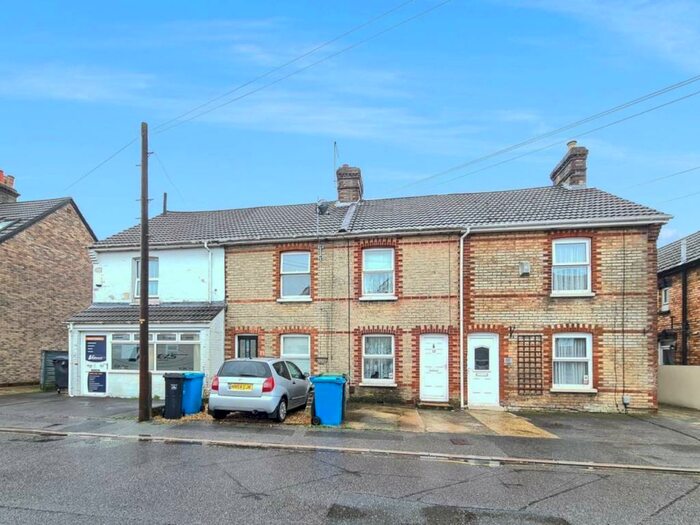 2 Bedroom House To Rent In Victoria Road, Parkstone, Poole, BH12