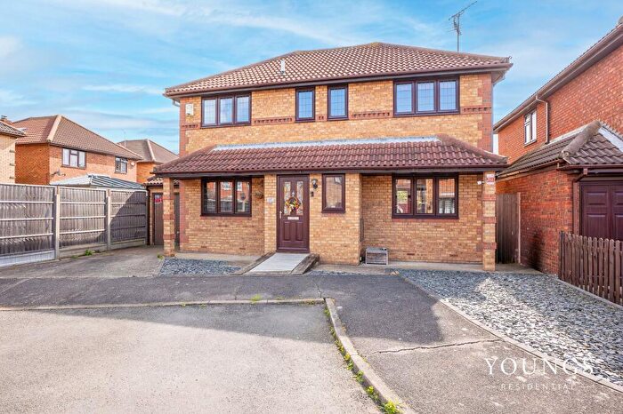 4 Bedroom Detached House For Sale In Jarvis Road, Canvey Island, SS8