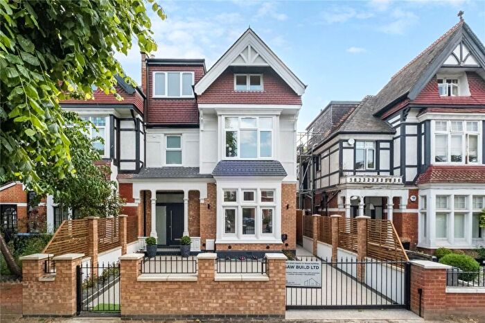 Studio To Rent In Willesden Green, London, NW2