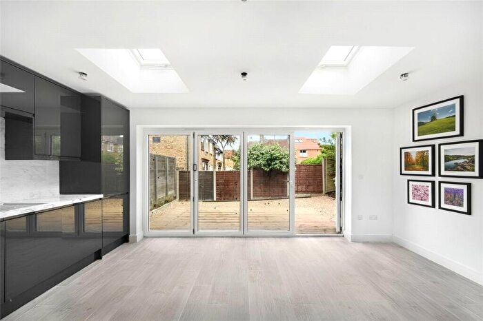 3 Bedroom House To Rent In Highcombe, Charlton, London, SE7