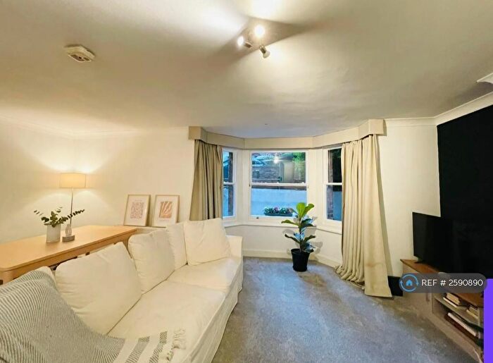2 Bedroom Flat To Rent In Queenspark, London, NW6