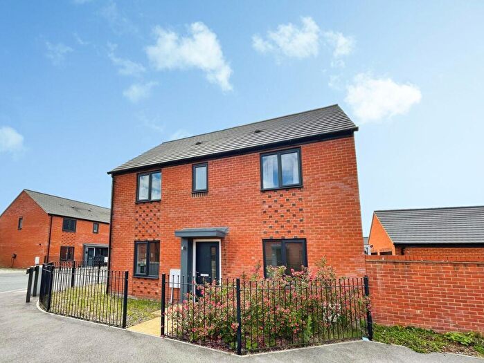 3 Bedroom Detached House For Sale In Freshfields Close, Basingstoke, RG23