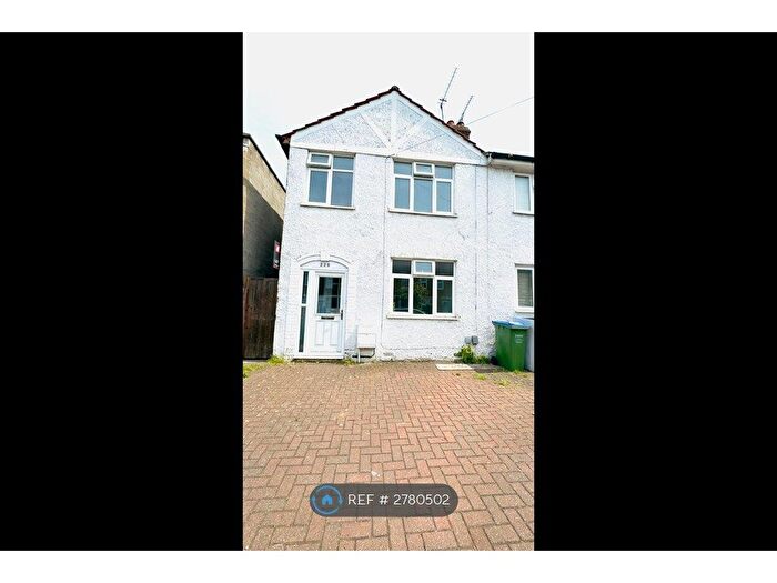 3 Bedroom End Of Terrace House To Rent In Brook St, Erith, DA8