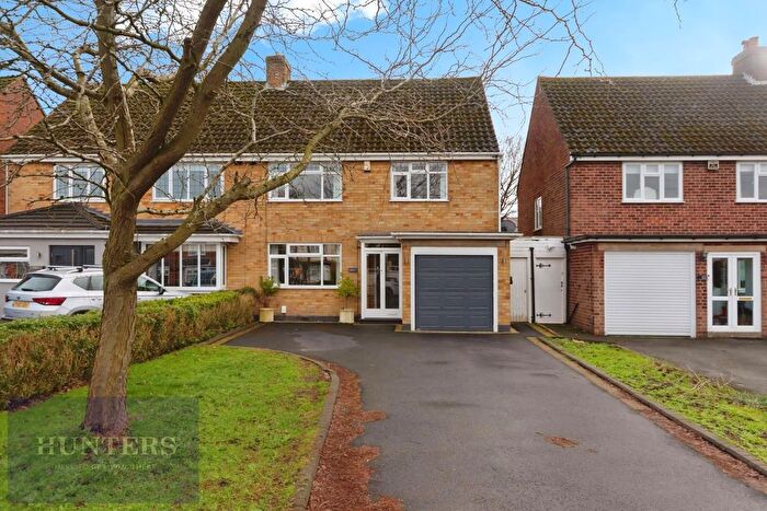 3 Bedroom Semi Detached House For Sale In Blackford Road, Shirley, Solihull, B90
