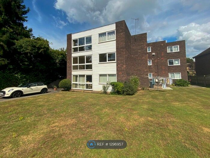 2 Bedroom Flat To Rent In Colliton Court, Bromley BR2