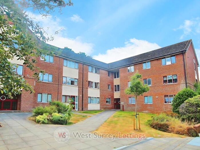 2 Bedroom Flat To Rent In Highview, Knaphill, GU21