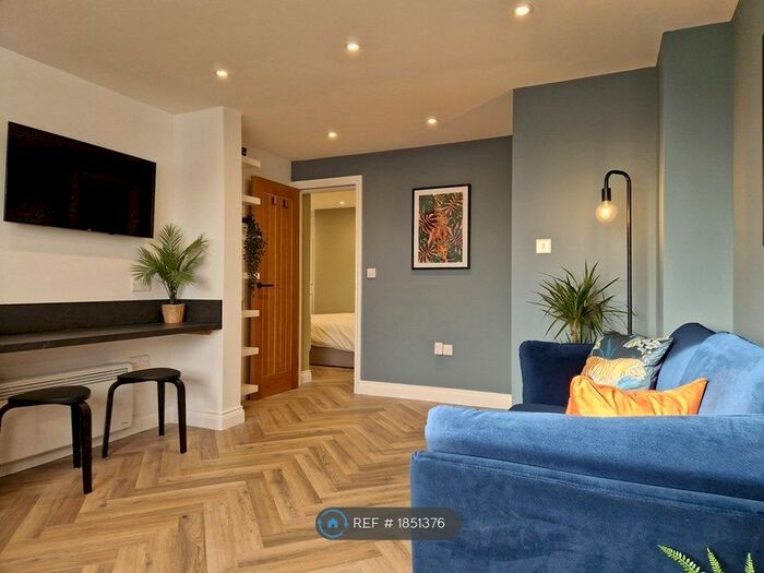 1 Bedroom Flat To Rent In Lee Gate, Rochdale, OL12
