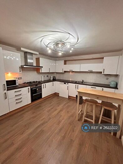 3 Bedroom Flat To Rent In Chesterfield Gardens, Glasgow, G12