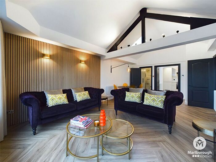 2 Bedroom Property To Rent In Bethnal Green Road, Bethnal Green, London, E2