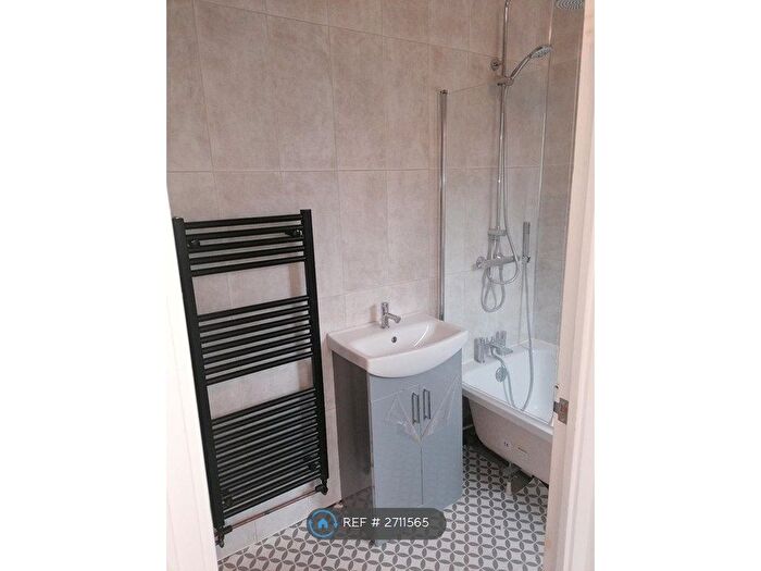 3 Bedroom Semi-Detached House To Rent In Kings Road, Barnsley, S72