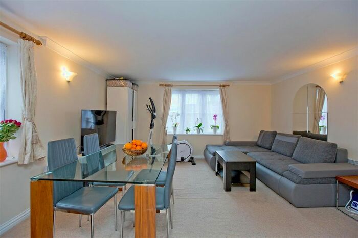 2 Bedroom Property To Rent In Station Road, Elstree, Borehamwood WD6