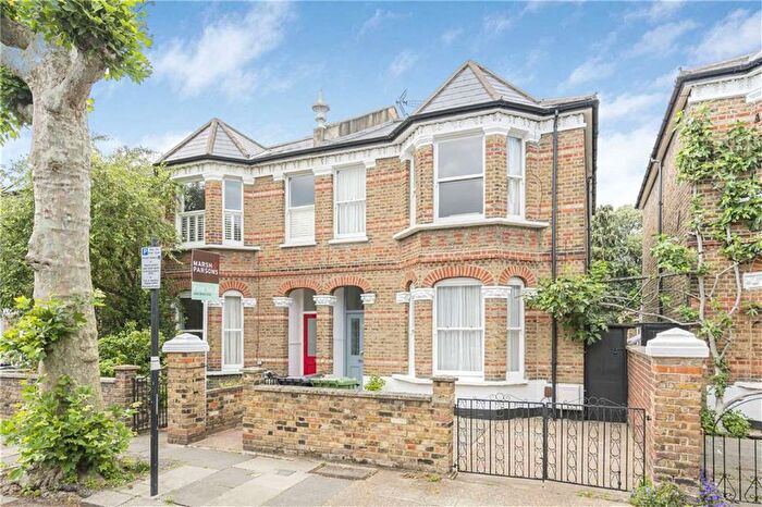 1 Bedroom Flat For Sale In Binden Road, Shepherd's Bush, W12