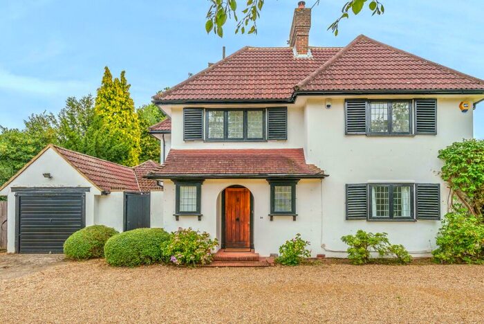 5 Bedroom Detached House To Rent In High Pine Close, Weybridge, KT13