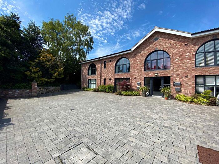 3 Bedroom Flat For Sale In Woodgates Lane, North Ferriby, HU14