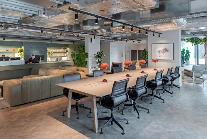 2 Bedroom Apartment To Rent In Moat Street, London, SW11