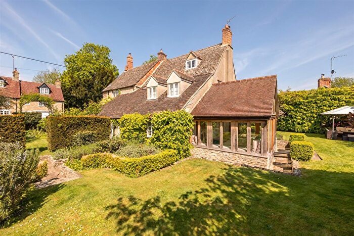 5 Bedroom Detached House For Sale In Bainton Road, Bucknell, OX27