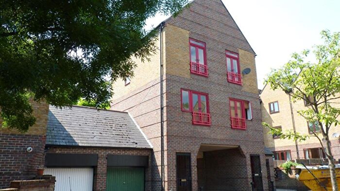 1 Bedroom Town House To Rent In Mayflower Close, Surrey Quays, SE16