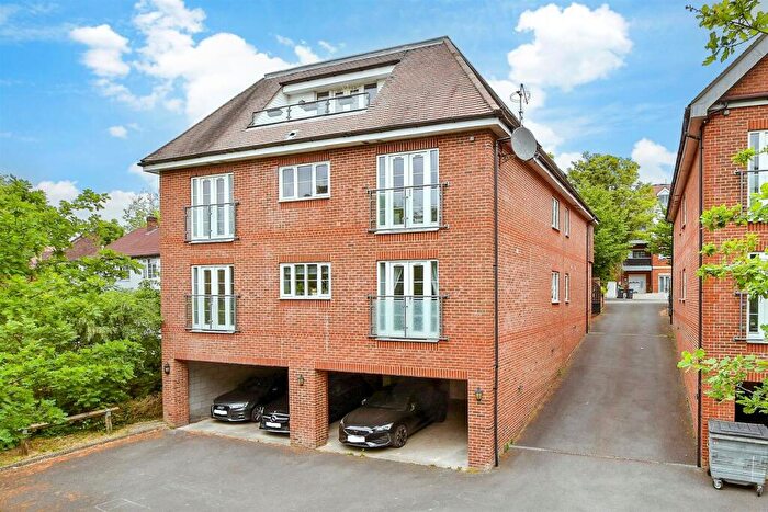 2 Bedroom Flat For Sale In Russell Hill, Purley, Surrey, CR8