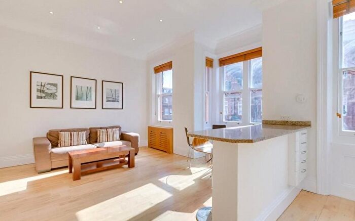 2 Bedroom Flat To Rent In Hanson Street, Fitzrovia. London, W1W