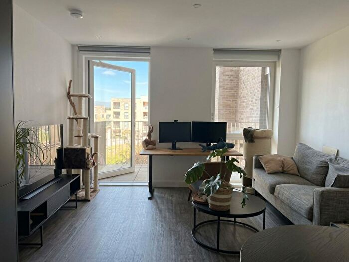 1 Bedroom Flat To Rent In Medawar Drive, Wolff House, NW7