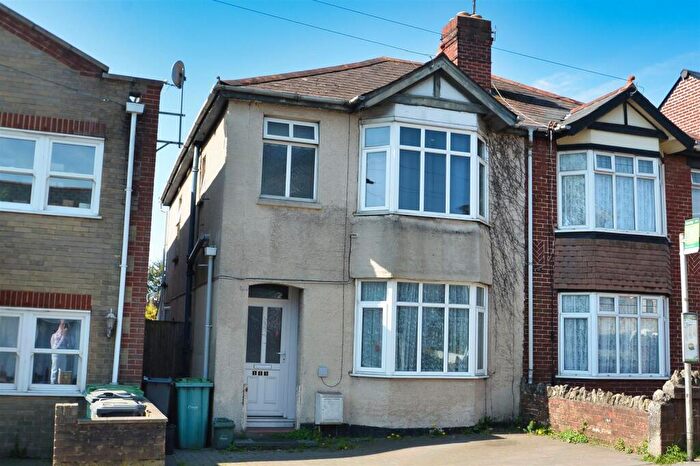 3 Bedroom Semi-Detached House For Sale In Central Ryde, PO33