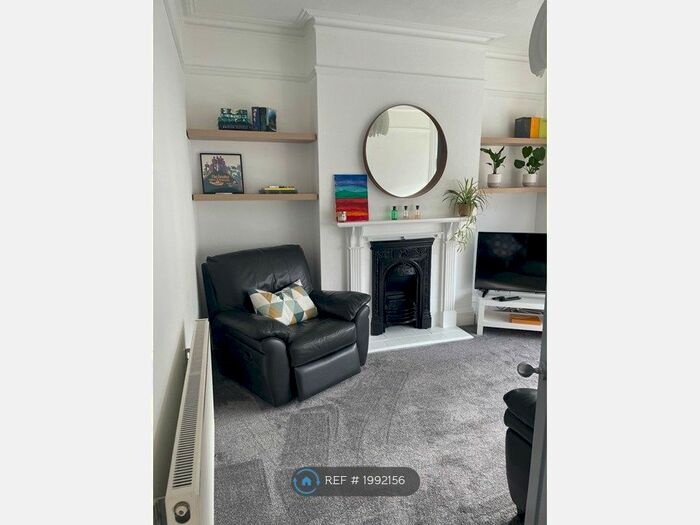 2 Bedroom Flat To Rent In First Floor, Tooting Mitcham, CR4