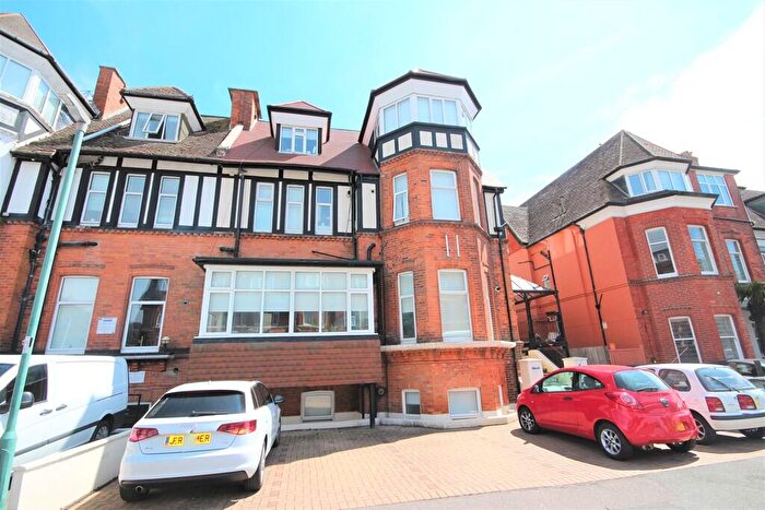 2 Bedroom Flat To Rent In West Cliff Gardens, Bournemouth, BH2