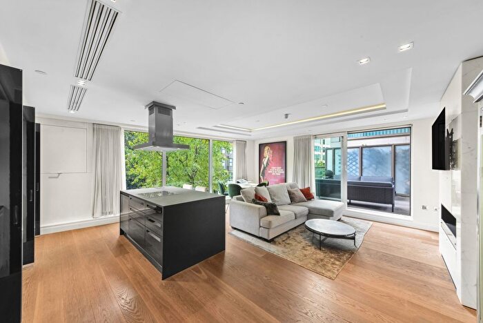 2 Bedroom Flat For Sale In Kensington High Street, London, W14