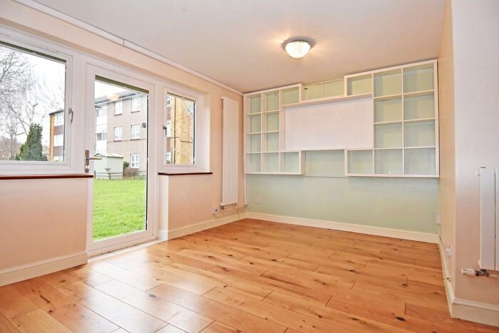 1 Bedroom Maisonette To Rent In Hardwicke Road, Richmond, TW10