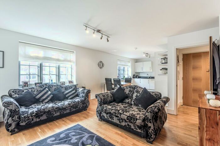 2 Bedroom Apartment To Rent In Kings Road, , Henley, RG9