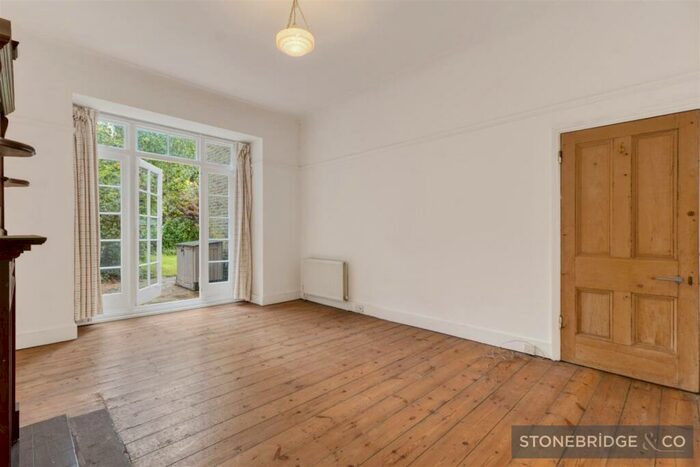 2 Bedroom Apartment To Rent In Highgate Hill, N6