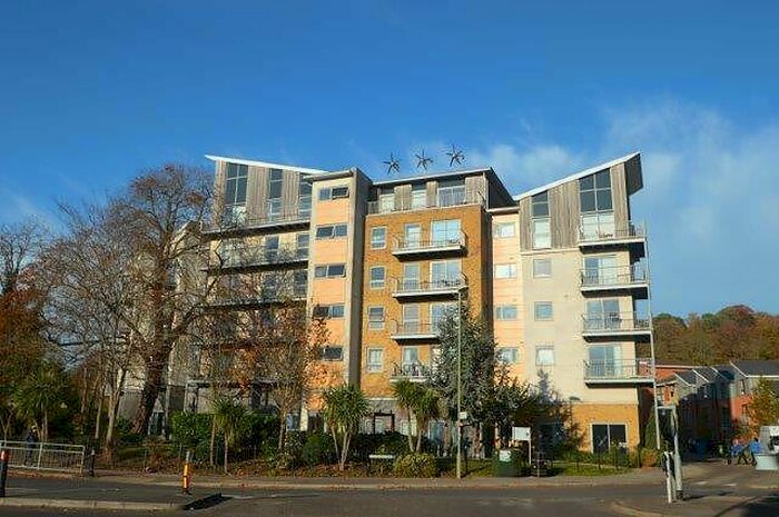 2 Bedroom Apartment To Rent In Bedroom Apartment Nd Floor In Farnborough, GU14