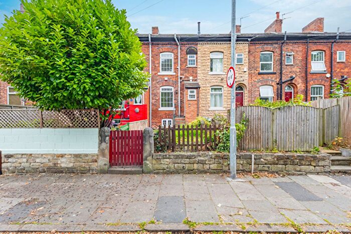 2 Bedroom Terraced House For Sale In Manygates Lane, Wakefield, WF1