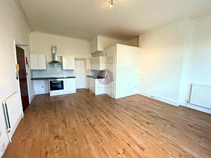 Apartment To Rent In Parsifal Road, West Hampstead, London, NW6