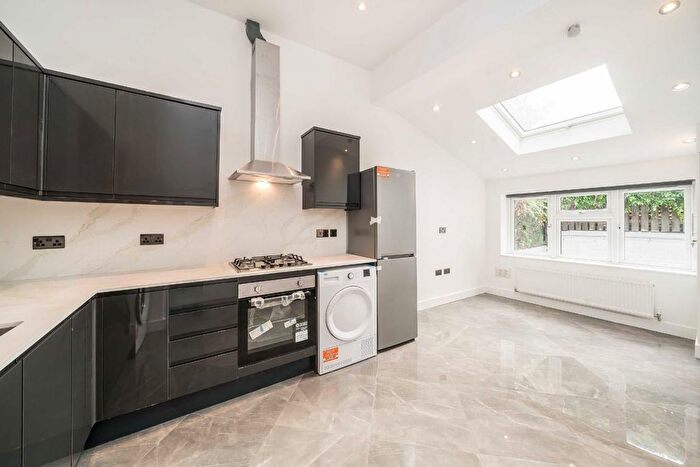 5 Bedroom Property To Rent In Killyon Terrace, Clapham, SW8