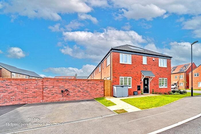 3 Bedroom End Terrace House For Sale In Oval Way, Walsall, WS3