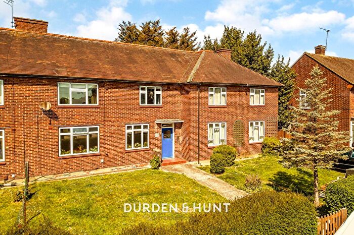 2 Bedroom Apartment For Sale In Leyburn Road, Romford, RM3