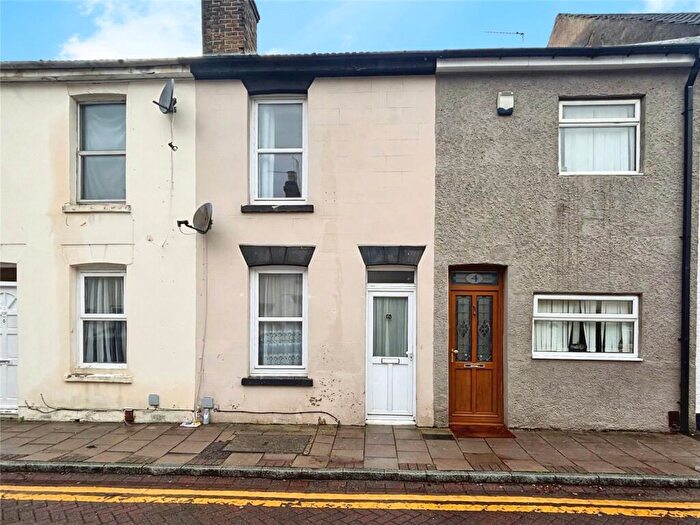 3 Bedroom Terraced House To Rent In West Street, Gillingham, Kent, ME7
