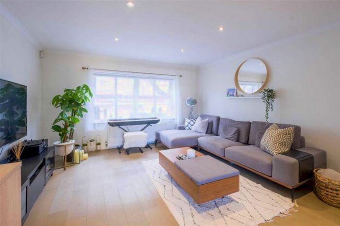 2 Bedroom Flat To Rent In Griggs Place, London, SE1