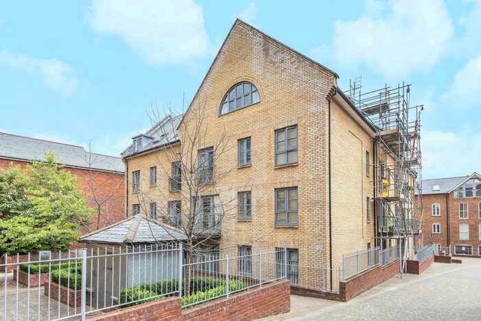 2 Bedroom Flat To Rent In Coopers Yard, Hitchin, SG5