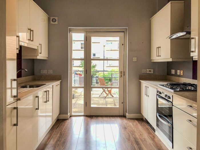 3 Bedroom Town House To Rent In Belmont Street, Kelvinbridge, Glasgow, G12